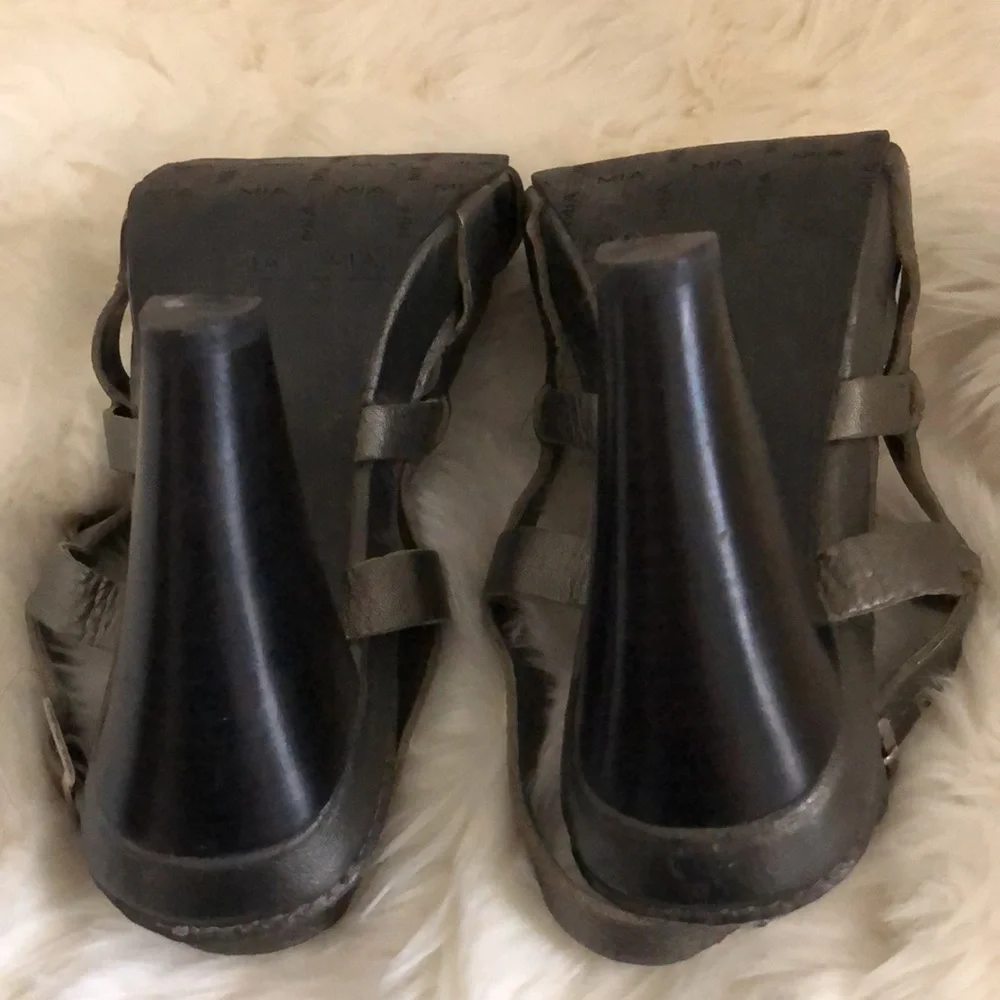 Mia Leather Pweter Color Heels Size 8